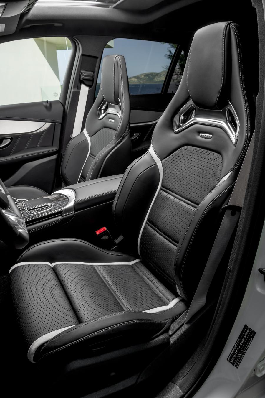 Интерьер Mercedes-AMG GLC63 S 4Matic+ (X253) 2019 года  (WW) (фото 34 из 45)